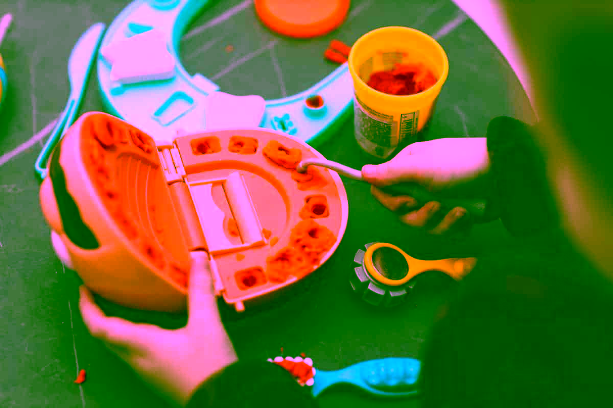 плановое выпадение и замена молочных зубов