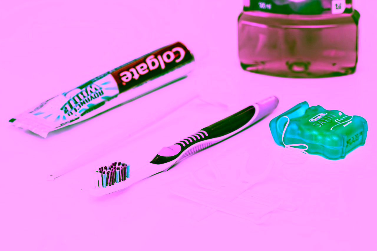 Зубная нить – как пользоваться и для чего она нужна?